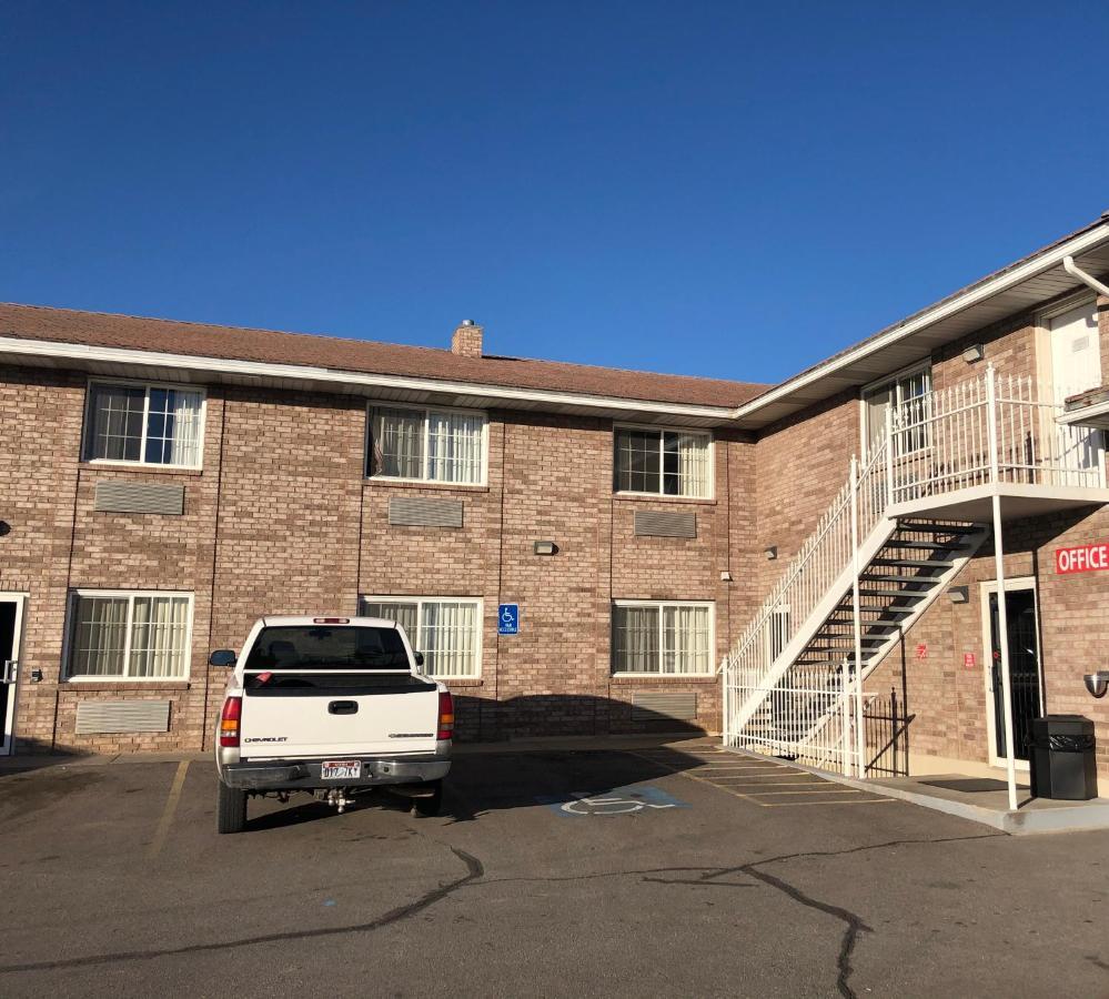 Ameri-Stay Inn & Suites Clearfield Exterior photo